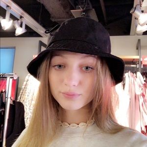 Meet your Posher, Kyra